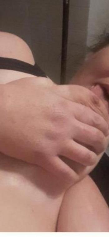 Layla, 34  female escort, Pittsburgh