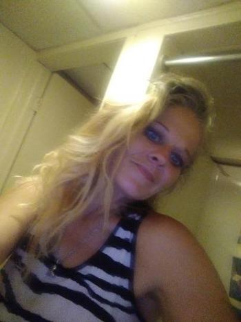 Trisha, 42  female escort, Pittsburgh