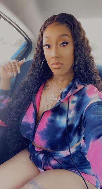 Noelle , 25  female escort, Pittsburgh